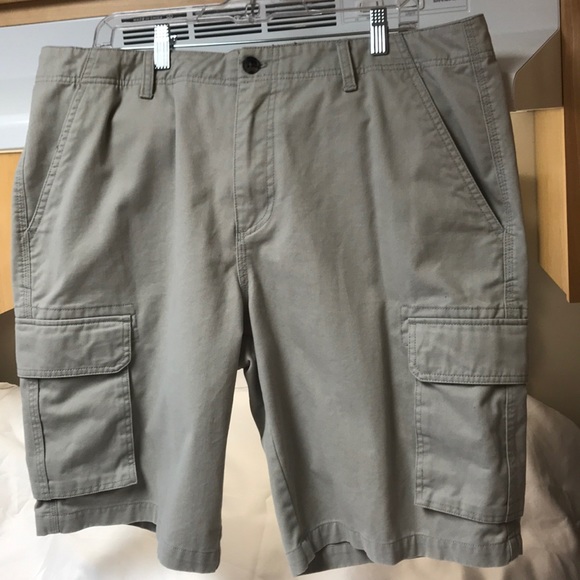 WEATHERPROOF.  38.  Men’s cargo shorts. - Picture 3 of 8